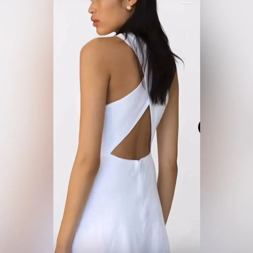 DISSH The Rose Linen Open back maxi dress in white - Picture 5 of 9
